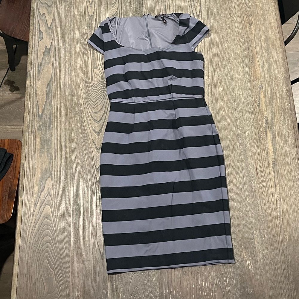 Victoria's Secret Gray Black Striped Short Sleeve Sheath Dress Size 10